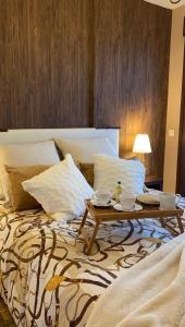 A bed or beds in a room at Apartamentos A Poniente