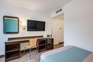 TV a/nebo společenská místnost v ubytování Motel 6-Winnemucca, NV