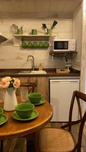A kitchen or kitchenette at Apartamentos A Poniente