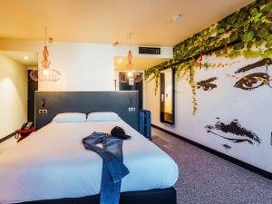 Ibis Styles Rouen Centre Rive Gauche tesisinde bir odada yatak veya yataklar