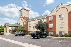 a hotel with a car parked in a parking lot at Quality Inn & Suites Lakewood - Denver Southwest in Lakewood