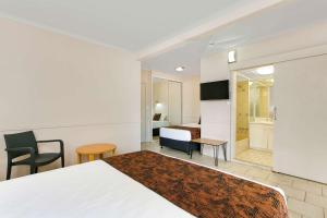TV a/nebo společenská místnost v ubytování Comfort Inn Cairns City