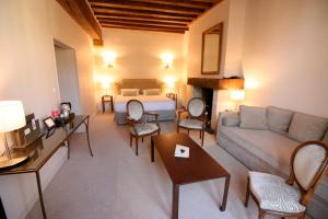 Posezení v ubytování Logis - Hôtel & Restaurant du Tribunal