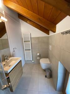 Koupelna v ubytování A DUE PASSI affittacamere - Ovaro