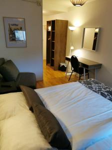 Letto o letti in una camera di Hotell Åsen