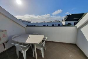 Afbeelding uit fotogalerij van Gorgeous 2-bedroom penthouse with seaview, terrace, pool in Leme Bedje in Santa Maria
