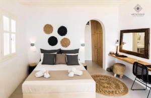 Кровать или кровати в номере Astarte Luxury Apartments
