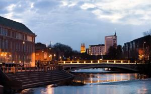 Tầm nhìn suối chảy gần nhà nghỉ dưỡng