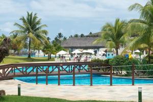 a bridge over a pool at a resort at Flat Beach Class Resort Muro Alto in Porto De Galinhas