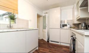 Lovely Victoria Conversion Flat with a Garden in Brentwood