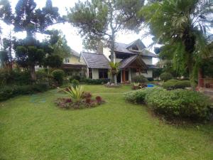 Κήπος έξω από το Villa Segar Alam Puncak