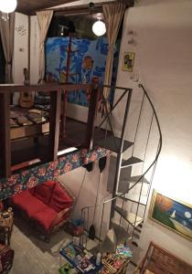 a spiral staircase in a room with a living room at Bed&Potato Studio Ilha Grande - Casa inteira para até 4 pessoas in Abraão