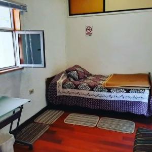 A bed or beds in a room at Hostal Cotroneo