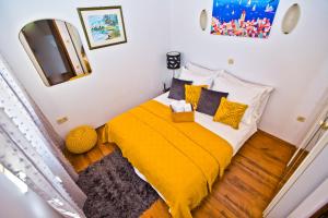 Postel nebo postele na pokoji v ubytování Beach bay Smokvina-20 meter from beach