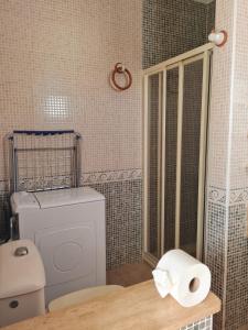 Koupelna v ubytování CA.MARCELA. 200 metros del mar. + 28 fotografií
