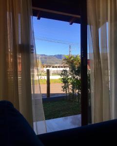 Uma vista da montanha tirada da casa de temporada 