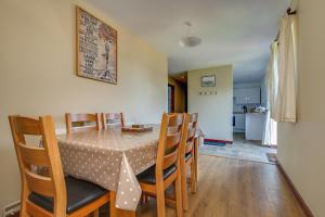 Η κουζίνα ή μικρή κουζίνα στο Anvil & Stable Cottages