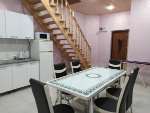 Dapur atau dapur kecil di Апартаменти з двома спальнями і кухнею