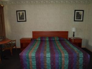 Postel nebo postele na pokoji v ubytování Red Carpet Inn Brooklawn
