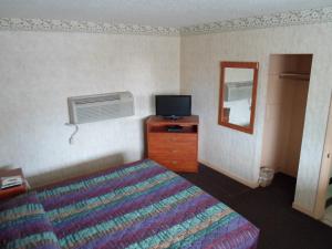 Postel nebo postele na pokoji v ubytování Red Carpet Inn Brooklawn