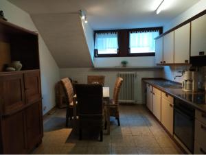 a kitchen with a table and chairs in a room at Ferienhaus Schenden in Piesport