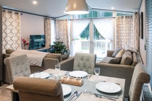 a living room with a table and a couch at JJs Lodge Lakewood in York