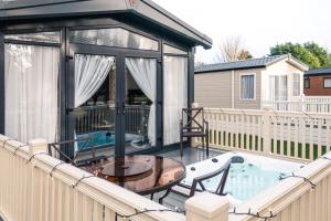 a screened in deck with a table and a pool at JJs Lodge Lakewood in York