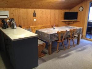 TV a/nebo společenská místnost v ubytování Chalet Marder