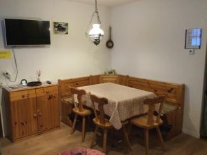 TV a/nebo společenská místnost v ubytování Chalet Marder