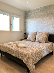 Ένα ή περισσότερα κρεβάτια σε δωμάτιο στο Confort et Décoration Soignée à Carqueiranne