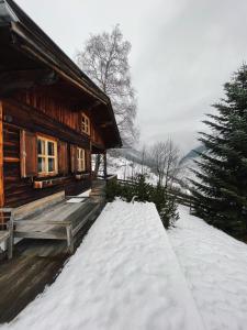 a log cabin with snow in front of it at Berghütte Wattenberg in Wattenberg