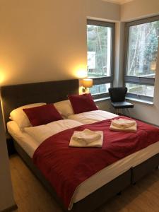 En eller flere senge i et værelse på Baltic Blue Apartamenty Pobierowo