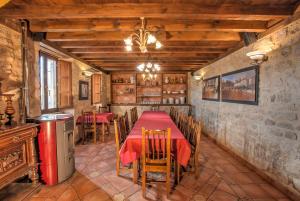 Un restaurante o sitio para comer en La Morada del Cid Burgos