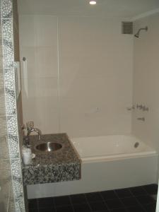 Et badeværelse på Hotel Brisolei + 10 billeder