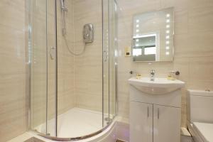 a bathroom with a shower and a sink at Cumberland Apartments in London +37 photos