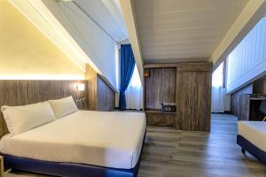 Postel nebo postele na pokoji v ubytování Hotel Urbani