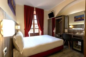 Postel nebo postele na pokoji v ubytování Hotel Urbani