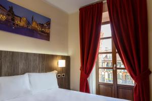 Postel nebo postele na pokoji v ubytování Hotel Urbani