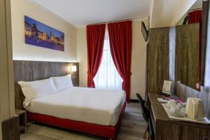 Postel nebo postele na pokoji v ubytování Hotel Urbani
