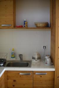Kuchyňa alebo kuchynka v ubytovaní Zagreb Camp Bungalows