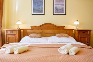 Un pat sau paturi într-o cameră la Pension Paseka