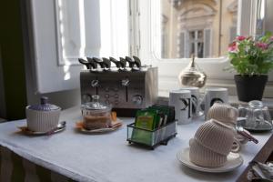 Příslušenství pro přípravu čaje a kávy v ubytování Palazzo Bellini