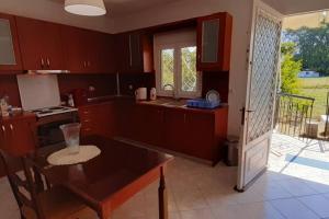 Η κουζίνα ή μικρή κουζίνα στο Happy Days Villa +9 φωτογραφίες