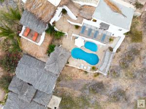 The swimming pool at or close to Hotel Smiling Crab