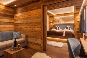 Postel nebo postele na pokoji v ubytování Silvana Mountain Hotel