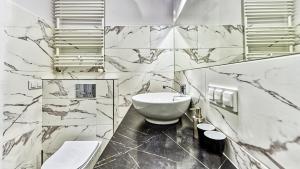 Kúpeľňa v ubytovaní Apartament Sępia Góra Premium z Sauną - 5D Apartamenty + 7 fotografií
