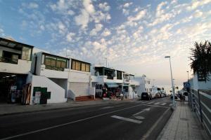 a street with buildings on the side of the road at Apartamento Yale in Tías