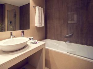 Ein Badezimmer in der Unterkunft Mercure Lisboa Almada