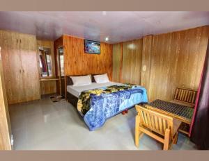 
A bed or beds in a room at Shivalaya Retreat Manali
