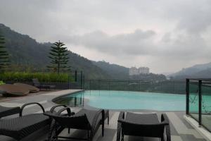 Swimming pool sa o malapit sa [DW LH] Vista Residence de Wonderland 1009 Genting Highlands